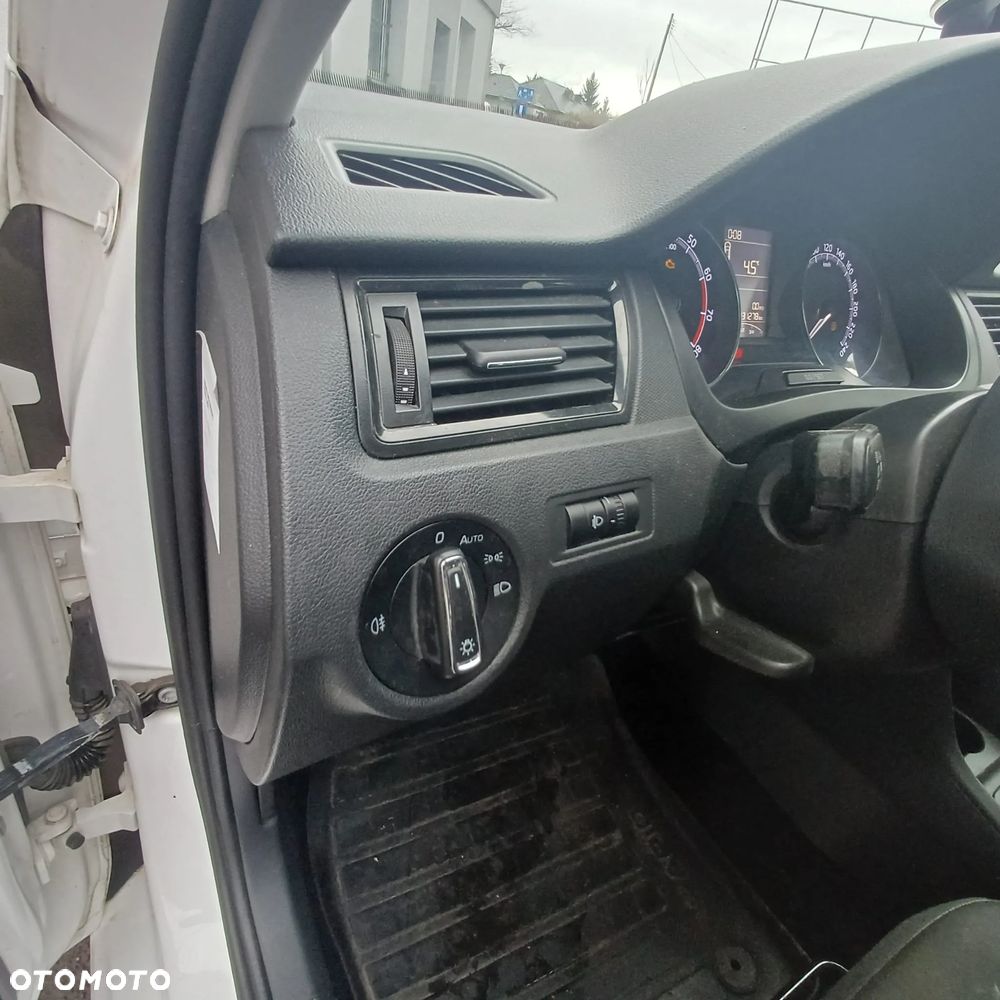 Skoda RAPID 1.0 TSI Ambition - 14