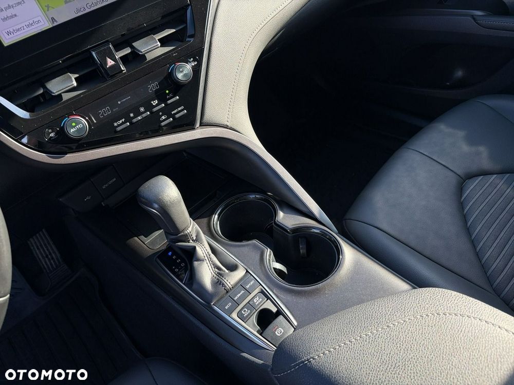 Toyota Camry - 21