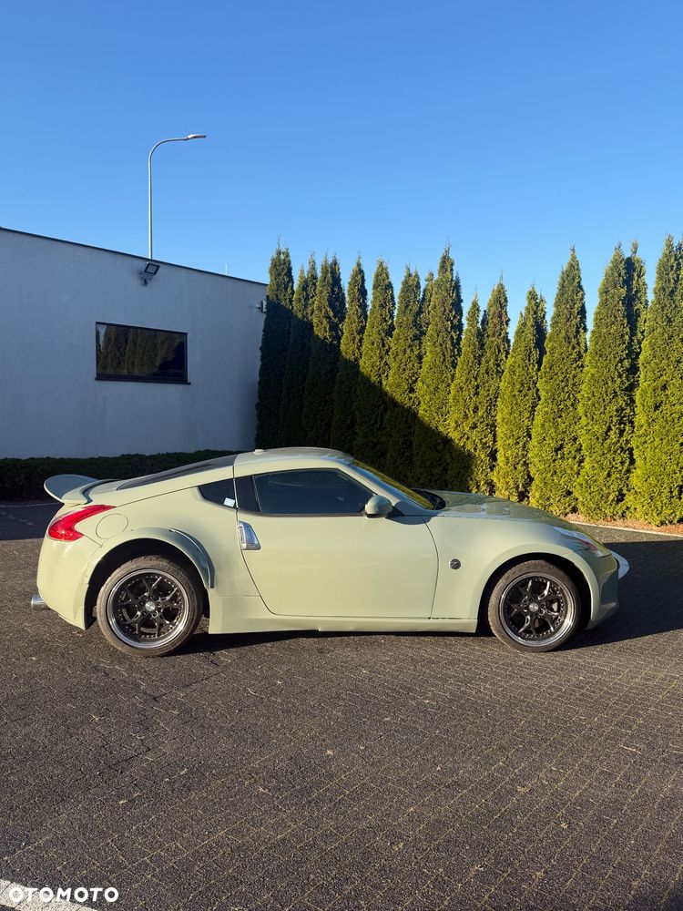Nissan 370 Z - 4