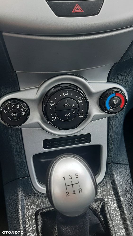 Ford Fiesta 1.25 Celebration - 24