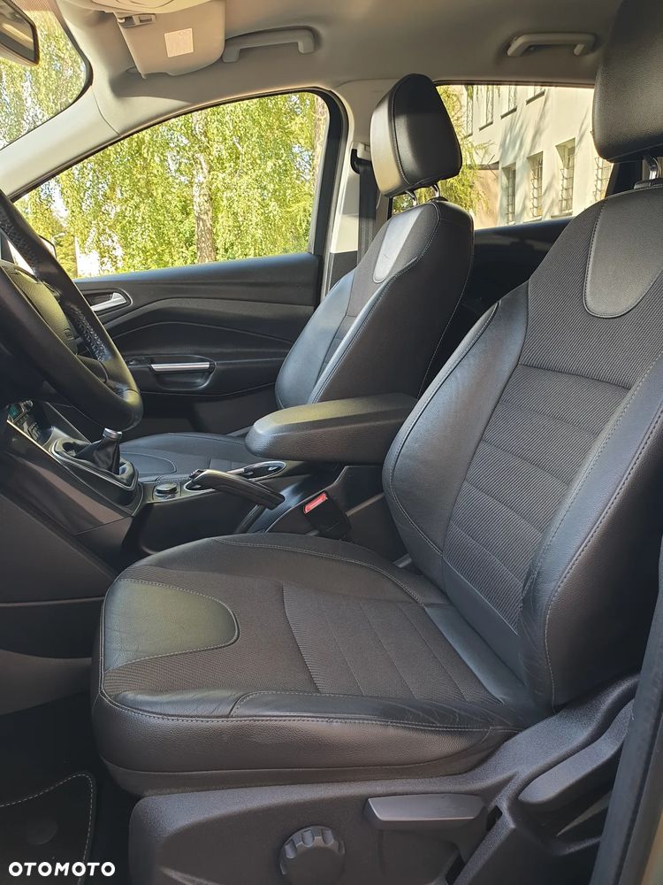 Ford Kuga 2.0 TDCi 4x4 Titanium - 26