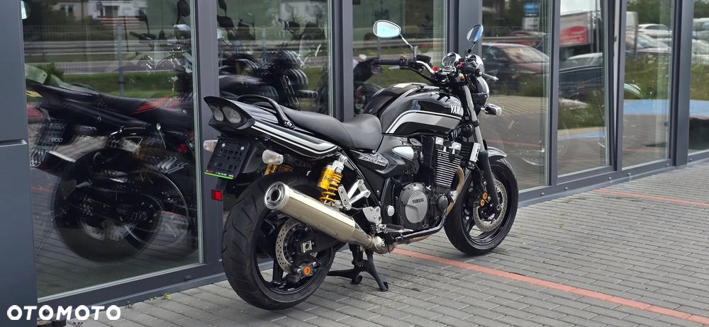 Yamaha XJR - 5