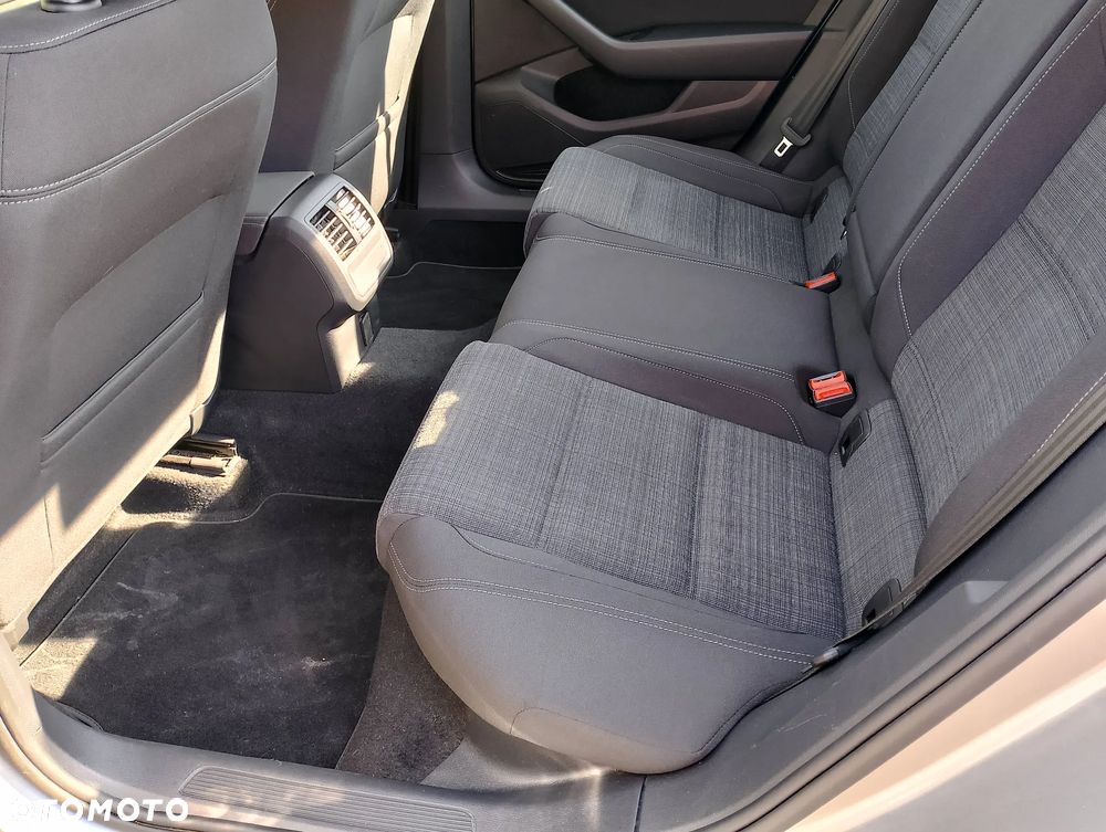 Volkswagen Passat 1.5 TSI EVO Business - 33