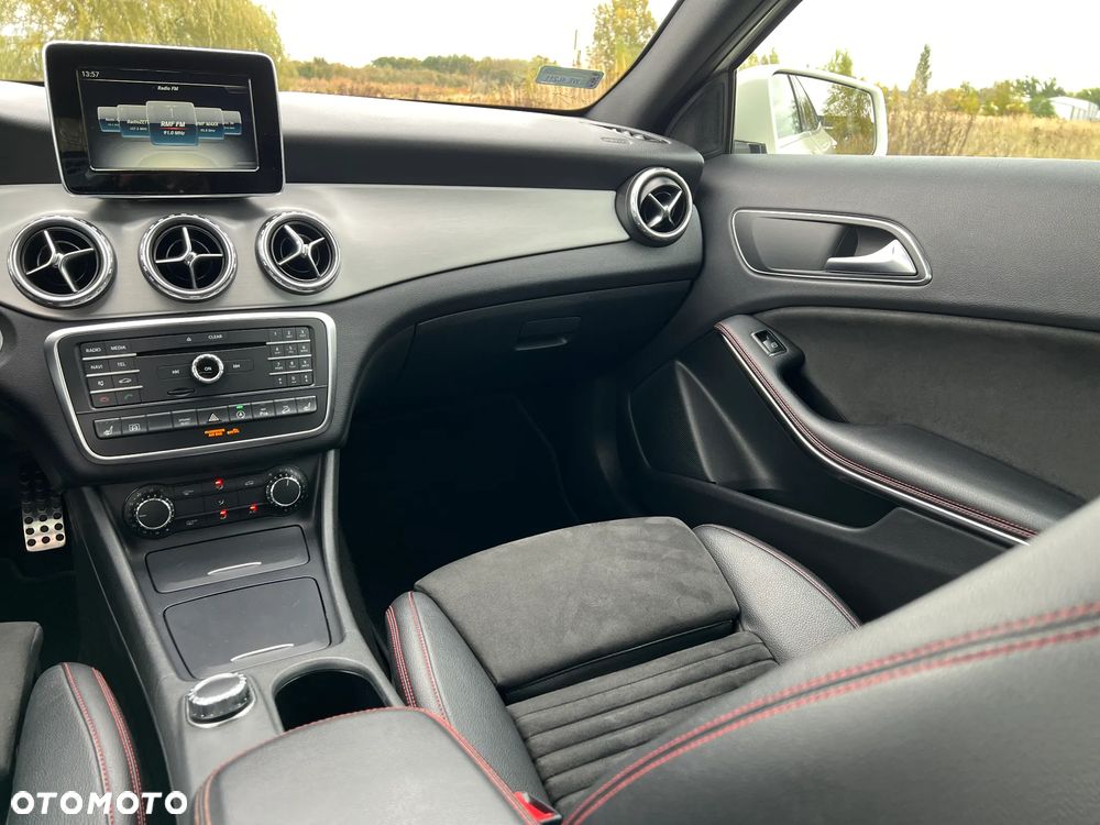 Mercedes-Benz GLA 250 4-Matic AMG Line - 21