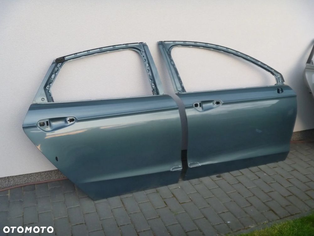 FORD MONDEO MK5 HB SEDAN DRZWI TYLNE PRAWE