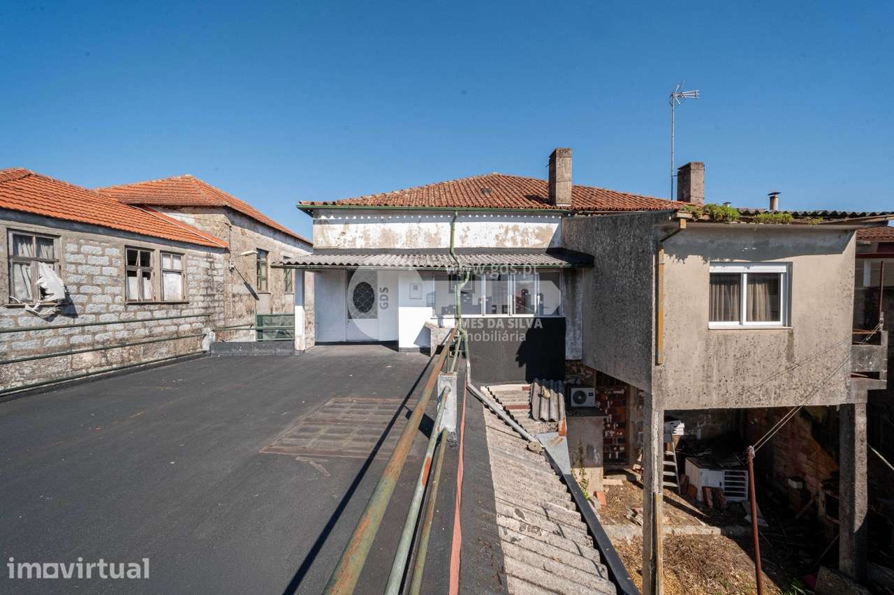 Dois prédios habitacionais e comércio, no centro de Vila Verde - Grande imagem: 5/40