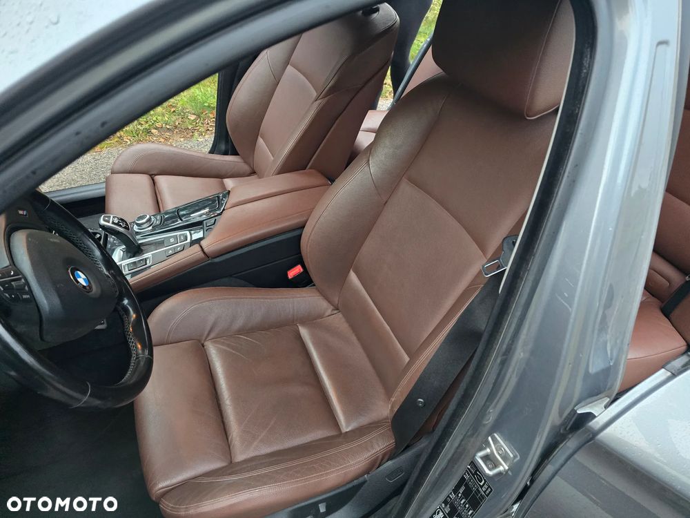 BMW Seria 5 525d xDrive Sport-Aut - 22