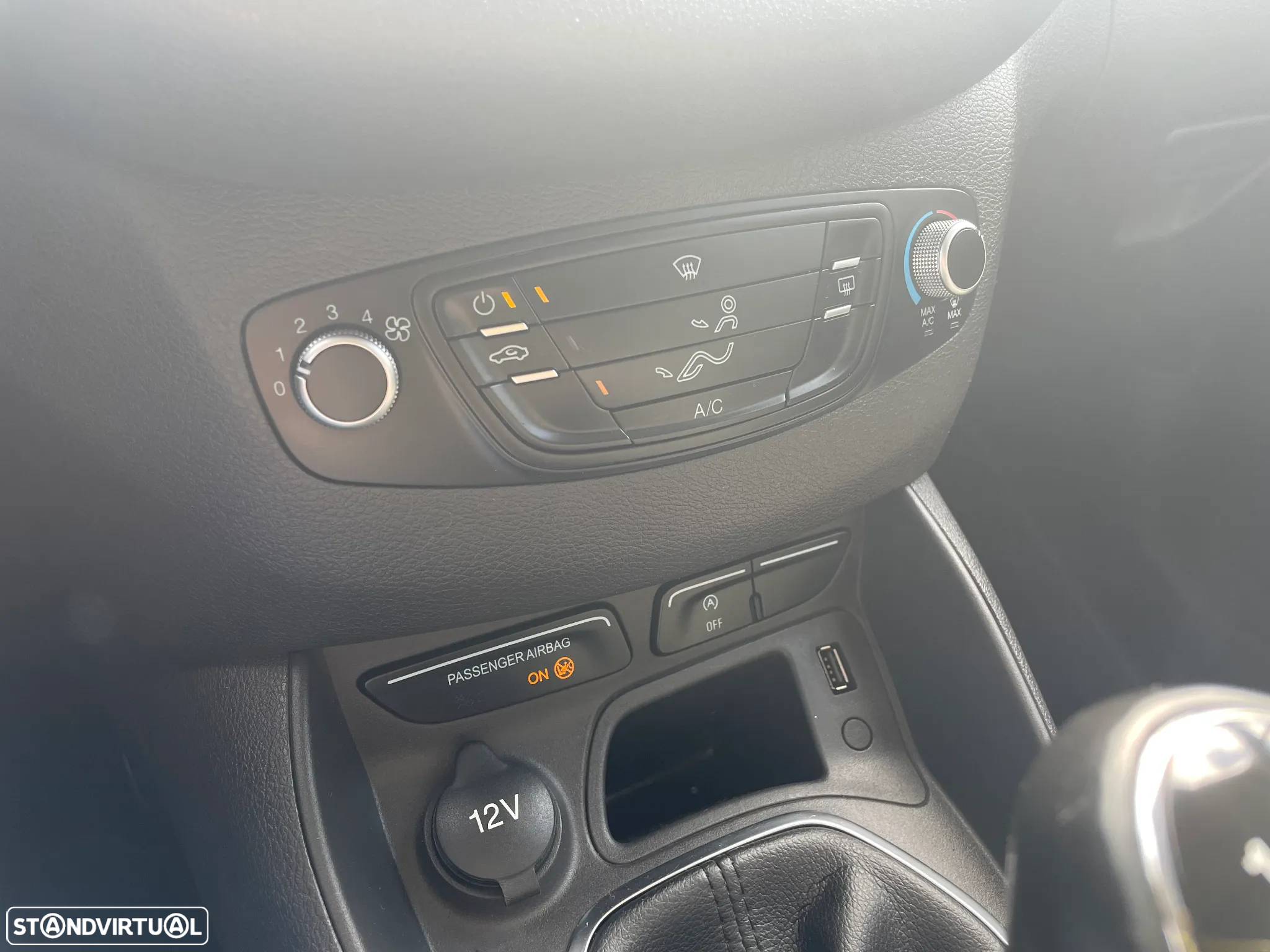 Ford Tourneo Courier 1.0 EcoBoost Ambiente - 10