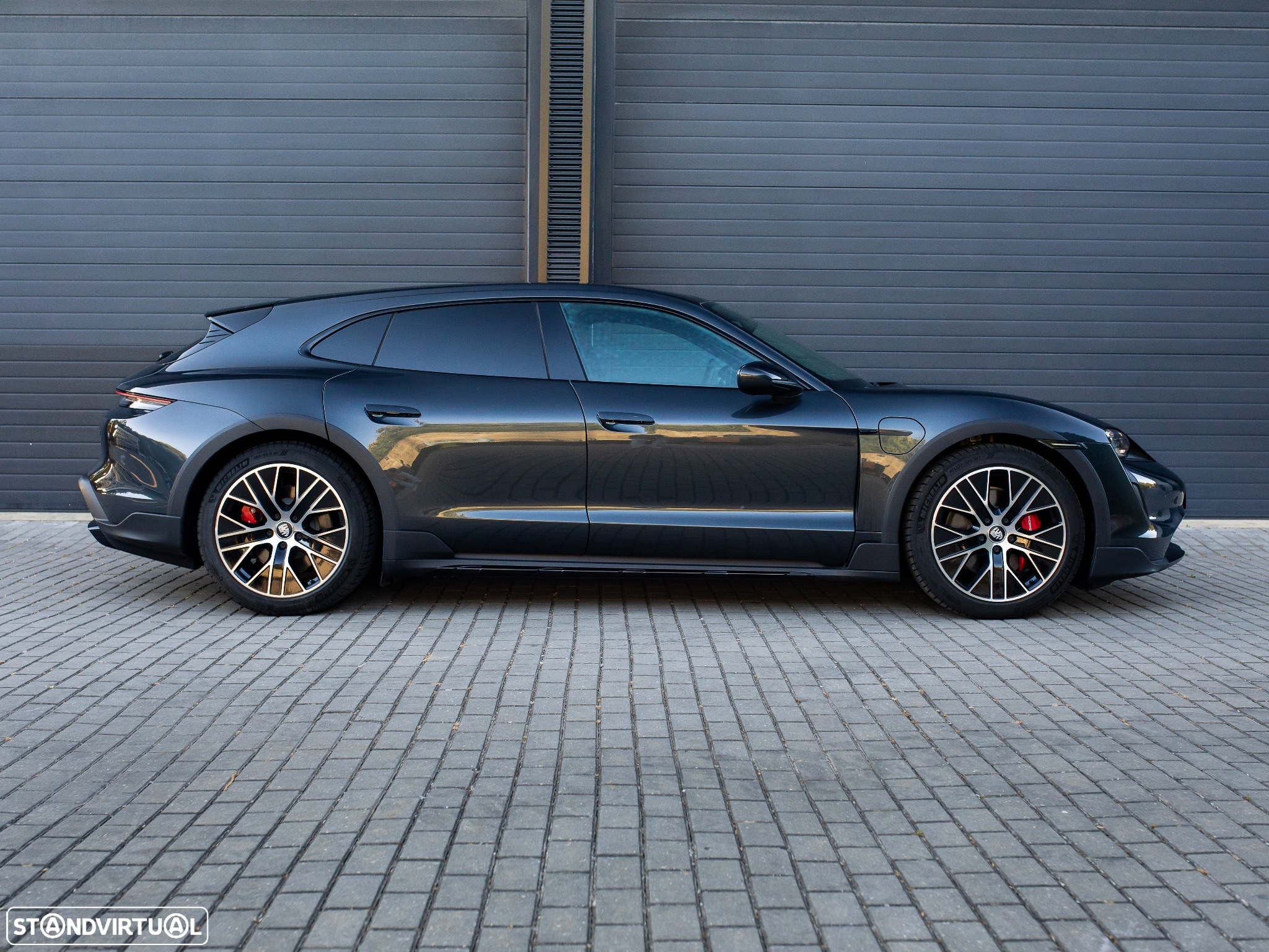 Porsche Taycan Cross Turismo 4S - 12