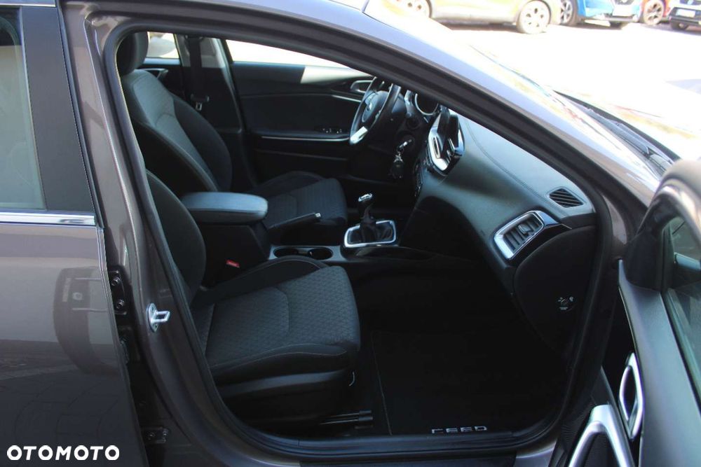 Kia Ceed - 22
