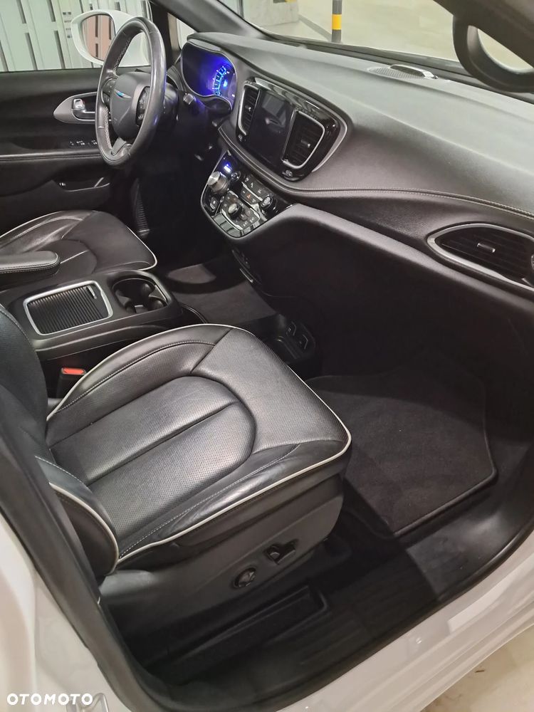 Chrysler Pacifica - 13