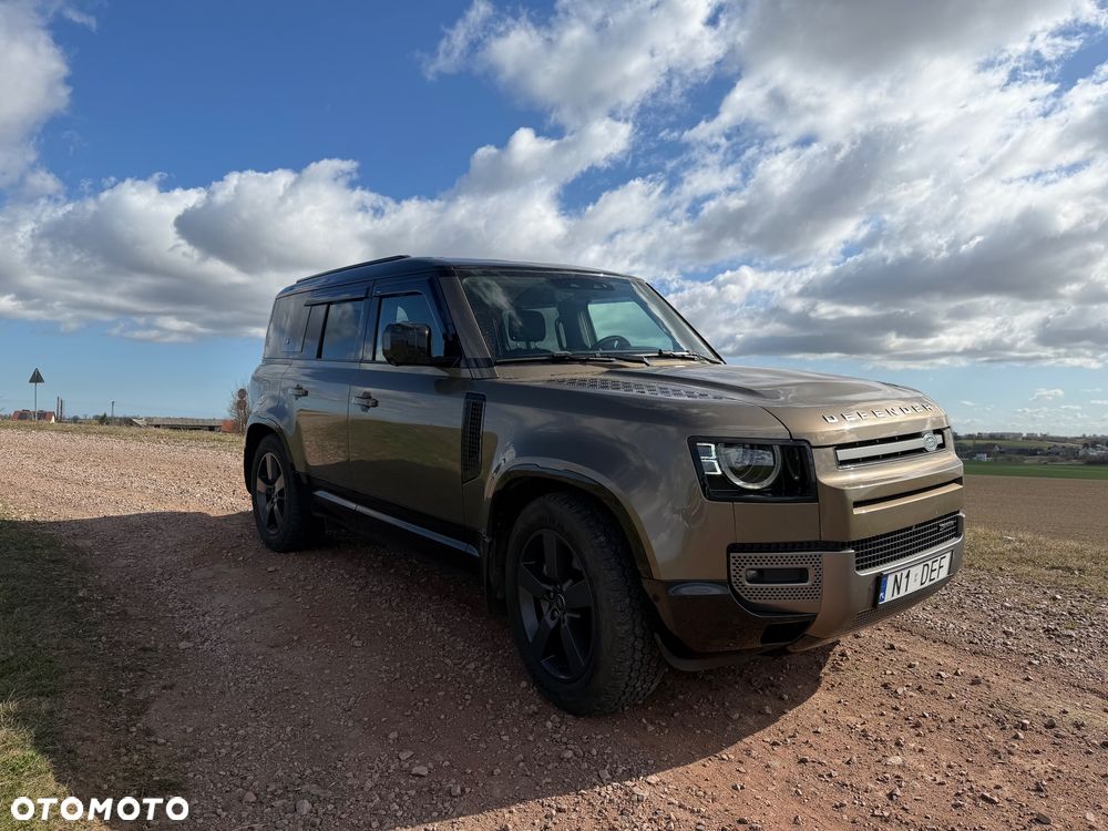 Land Rover Defender 110 D300 X-Dynamic SE - 9