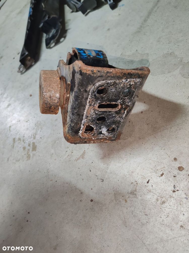 Łapa poduszka skrzyni biegów 1.6 Valvematic Toyota Auris I lift 10-12 - 3