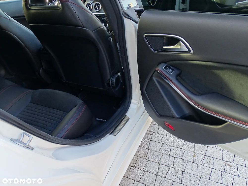 Mercedes-Benz CLA 200 7G-DCT AMG Line - 22
