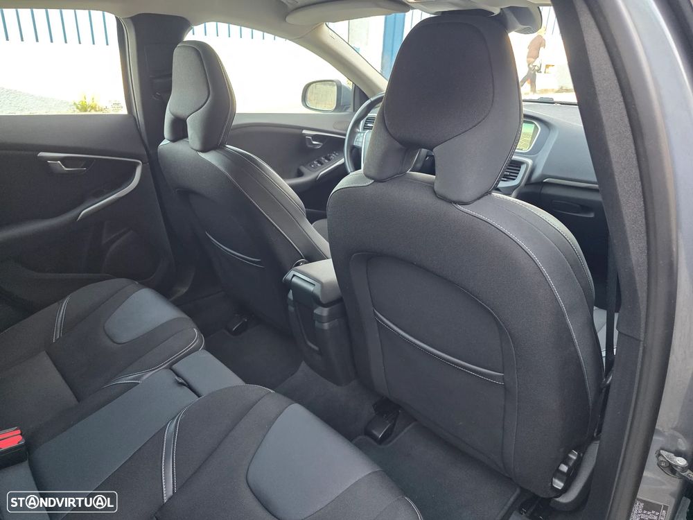 Volvo V40 2.0 D2 Momentum - 19