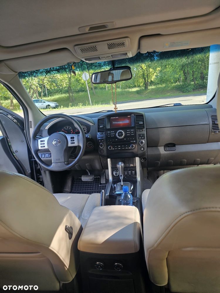 Nissan Pathfinder 2.5 D LE EU5 - 10