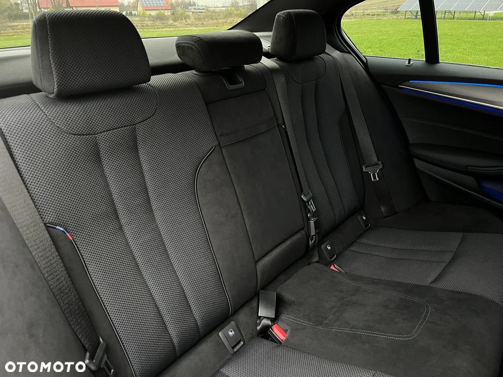 BMW Seria 5 530i GPF xDrive M Sport sport - 33