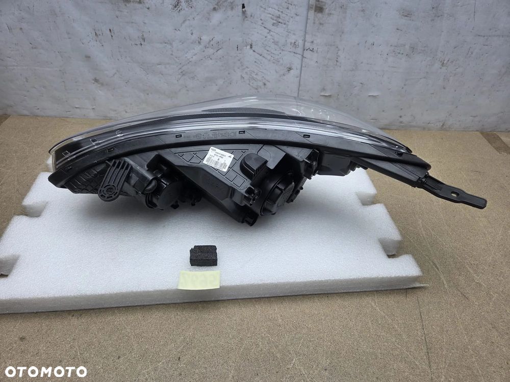 Hyundai i20 lift 12-15r LAMPA PRAWY PRAWA PRZÓD PRZEDNIA 92102-4P800 MAKO - 3