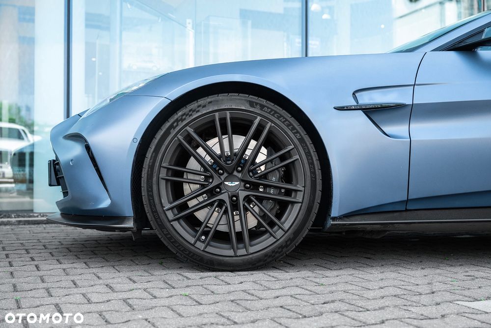 Aston Martin Vantage - 11