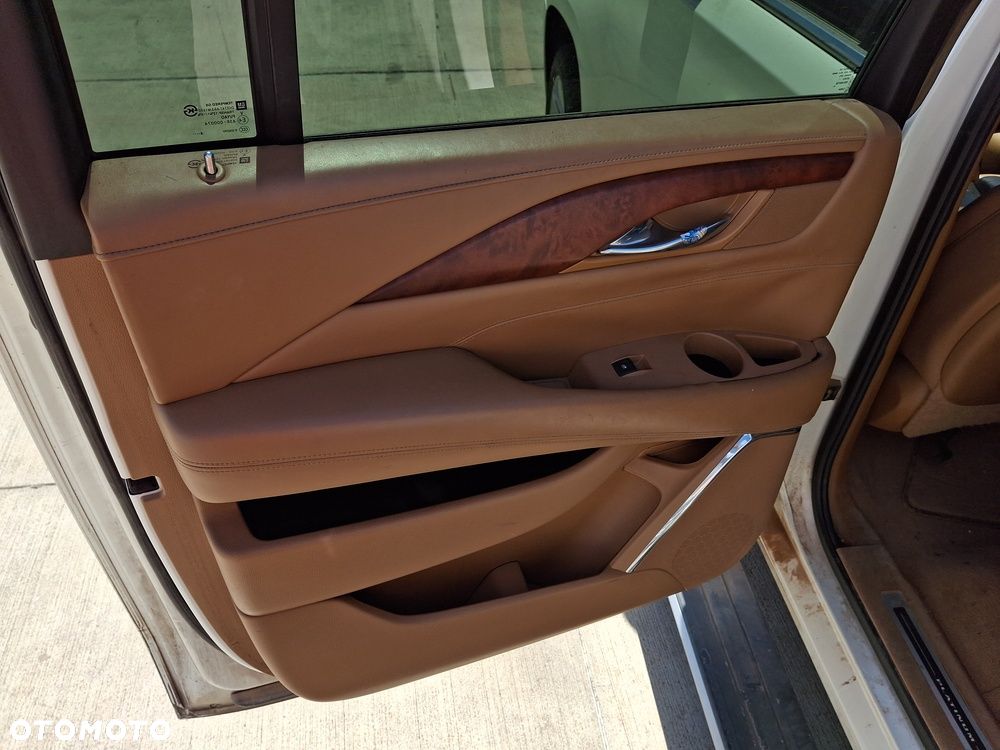 Cadillac Escalade 6.2 V8 ESV Platinum - 22