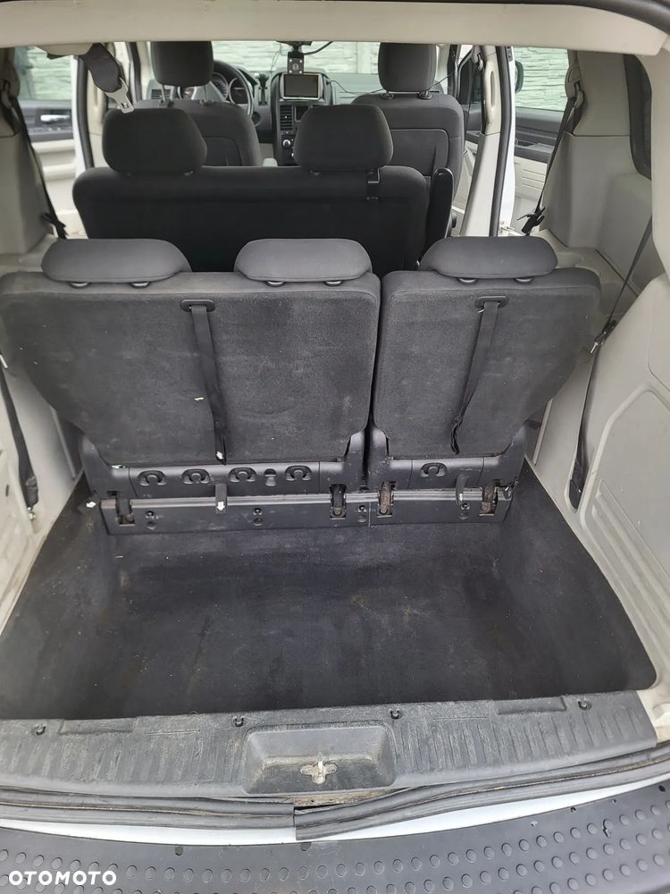 Dodge Grand Caravan - 11