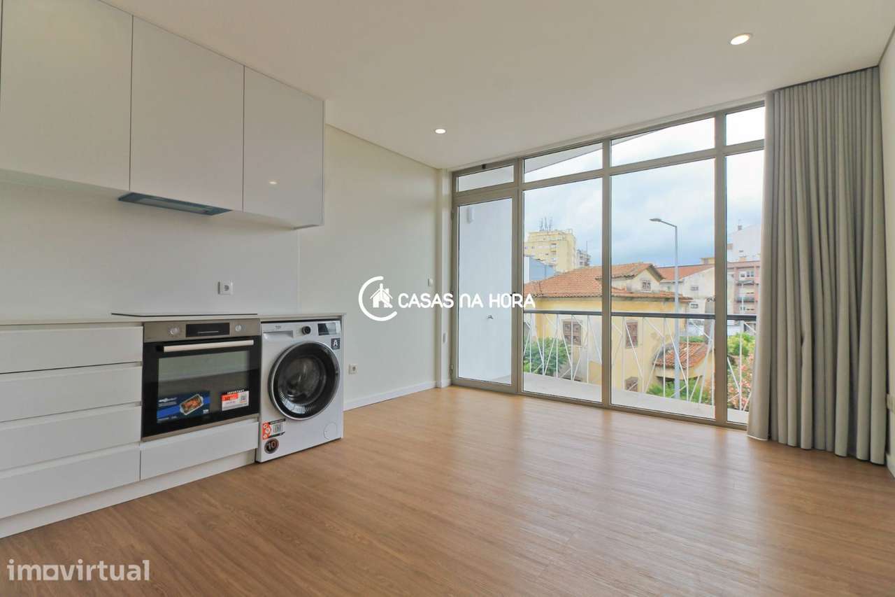 Apartamento T1 Centro de Oliveira Azemeis | Varanda - Grande imagem: 3/23