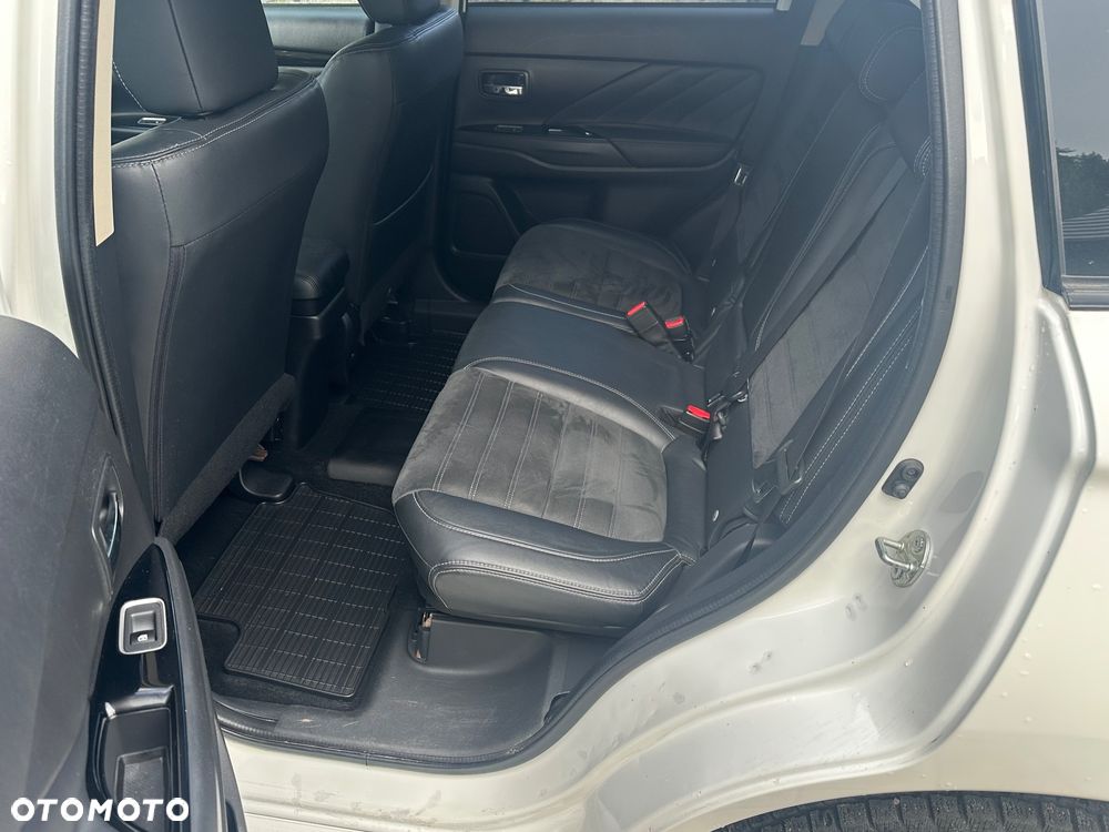 Mitsubishi Outlander 2.0 4WD Plus - 11