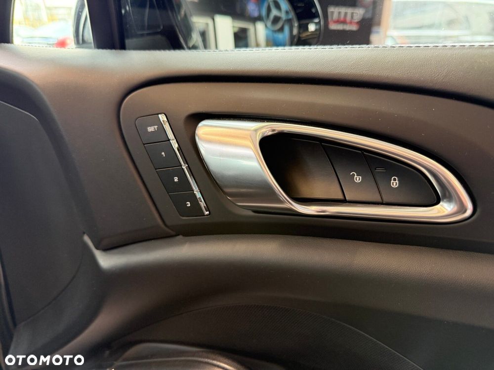 Porsche Cayenne - 16