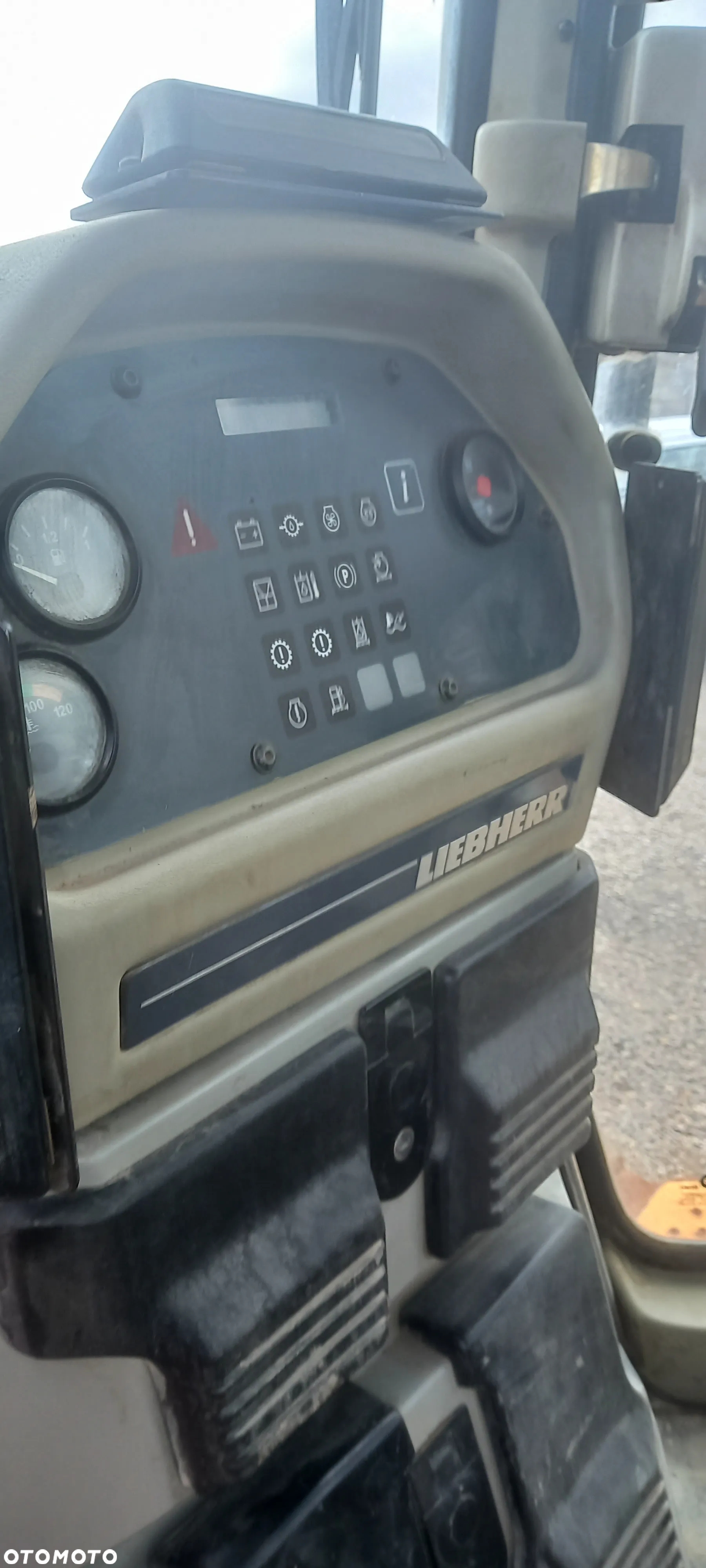 Liebherr 724 XL rok prod 2015,Pług 6poz TRIMBLE 3D Niwelacja 19ton - 21