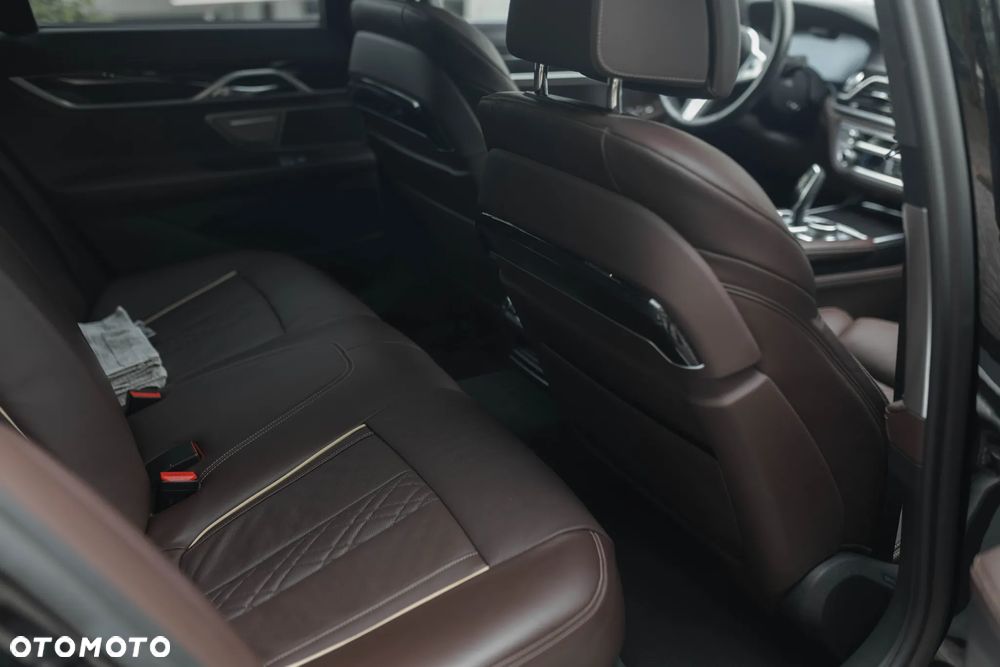 BMW Seria 7 750i xDrive - 15