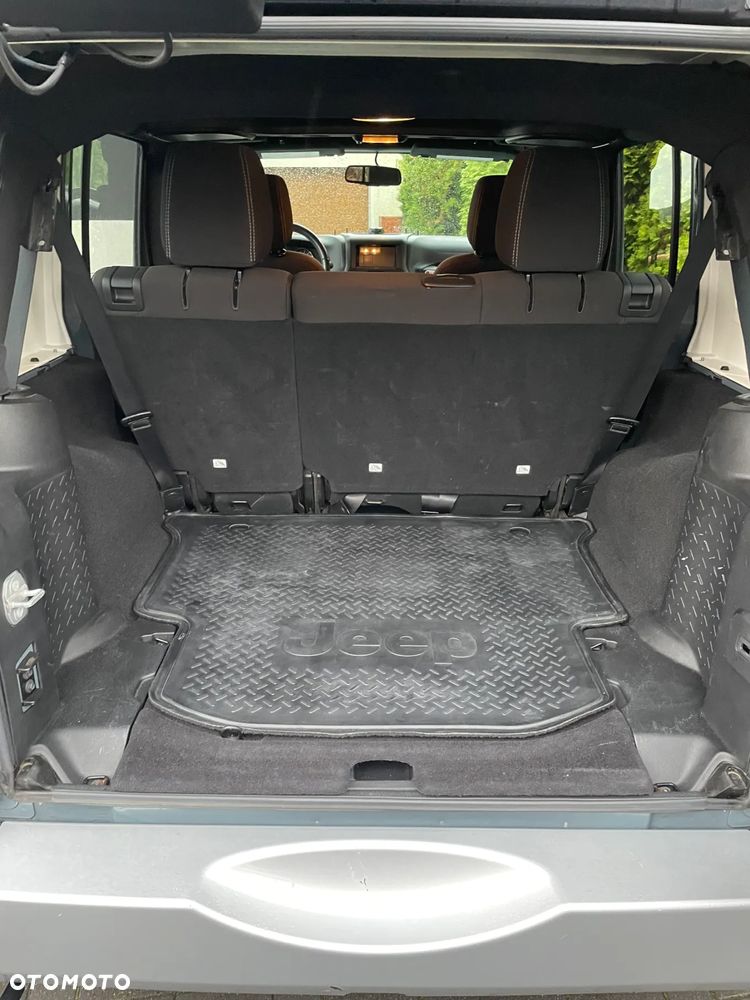 Jeep Wrangler 3.6 Unlim Sahara - 9