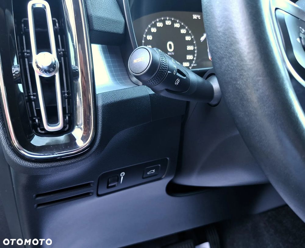 Volvo XC 40 D3 SCR Momentum Core - 29