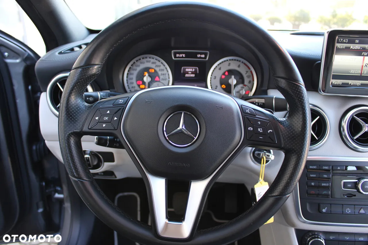 Mercedes-Benz Klasa A 250 4Matic 7G-DCT Urban - 28