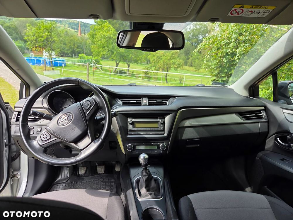 Toyota Avensis 1.6 Active - 5