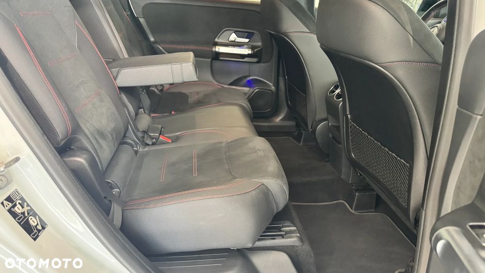 Mercedes-Benz GLB 200 AMG Line 7G-DCT - 37