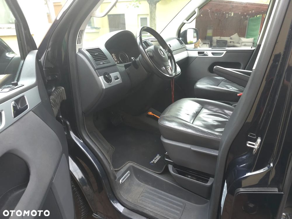 Volkswagen Multivan - 17