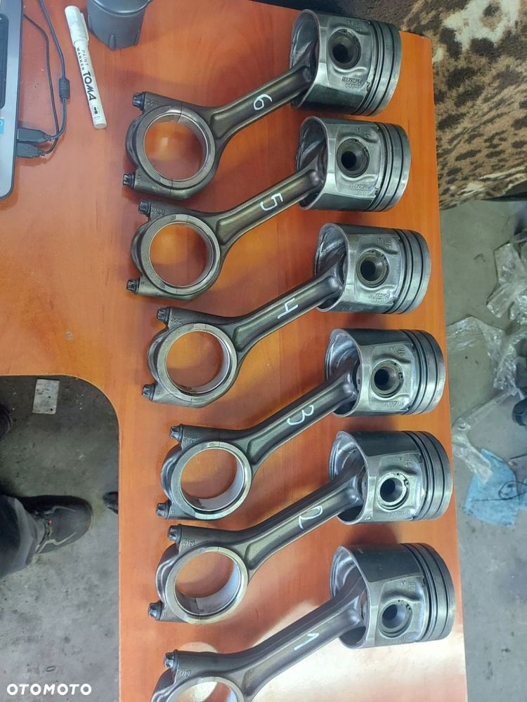 TŁOK  KORBOWÓD SILNIKA 84 CTA-4V MASSEY FERGUSON 8680 2011R - 1