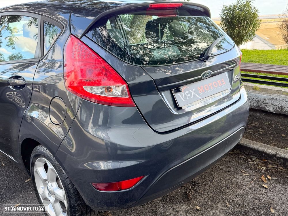 Ford Fiesta 1.25 Techno - 19