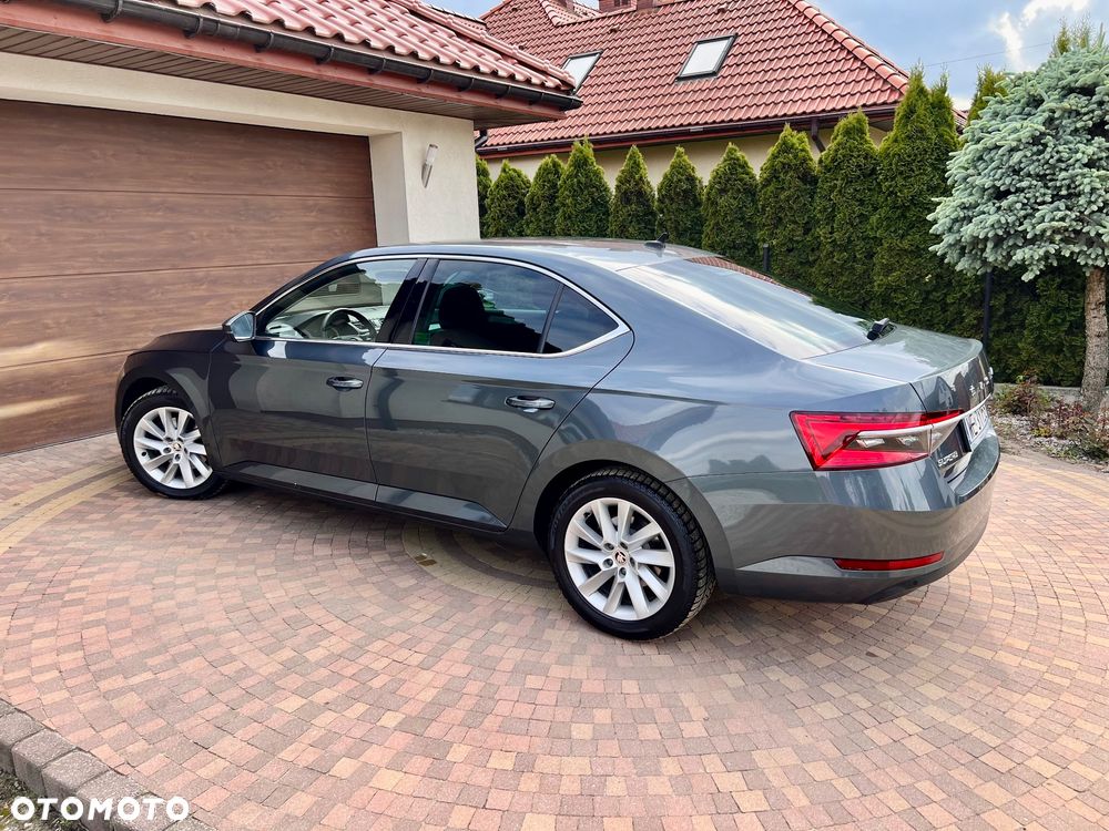 Skoda Superb ver-2-0-tdi-scr-ambition-dsg - 28
