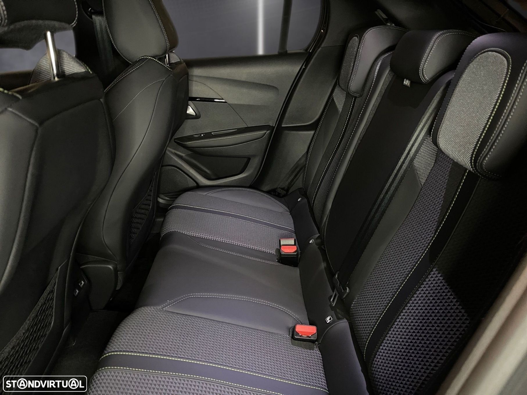Peugeot 208 PureTech 130 EAT8 GT - 33