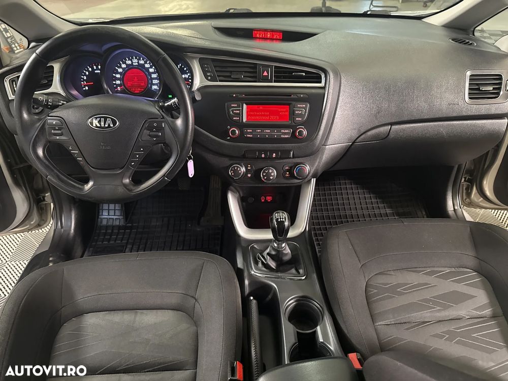 Kia Ceed - 10