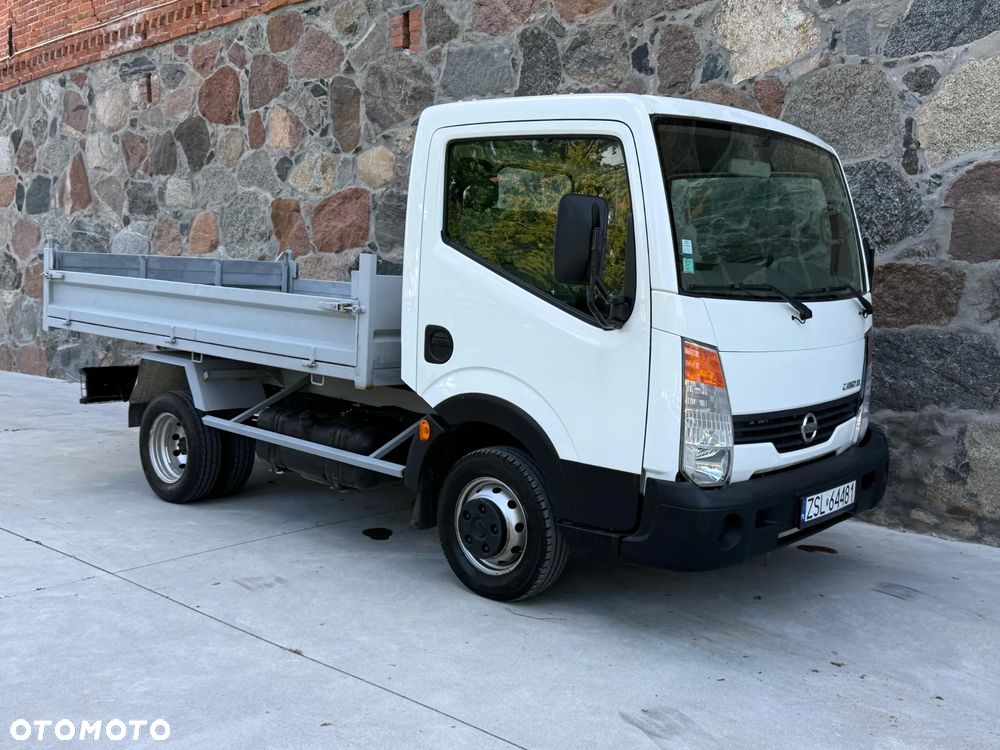 Nissan CABSTAR - 1