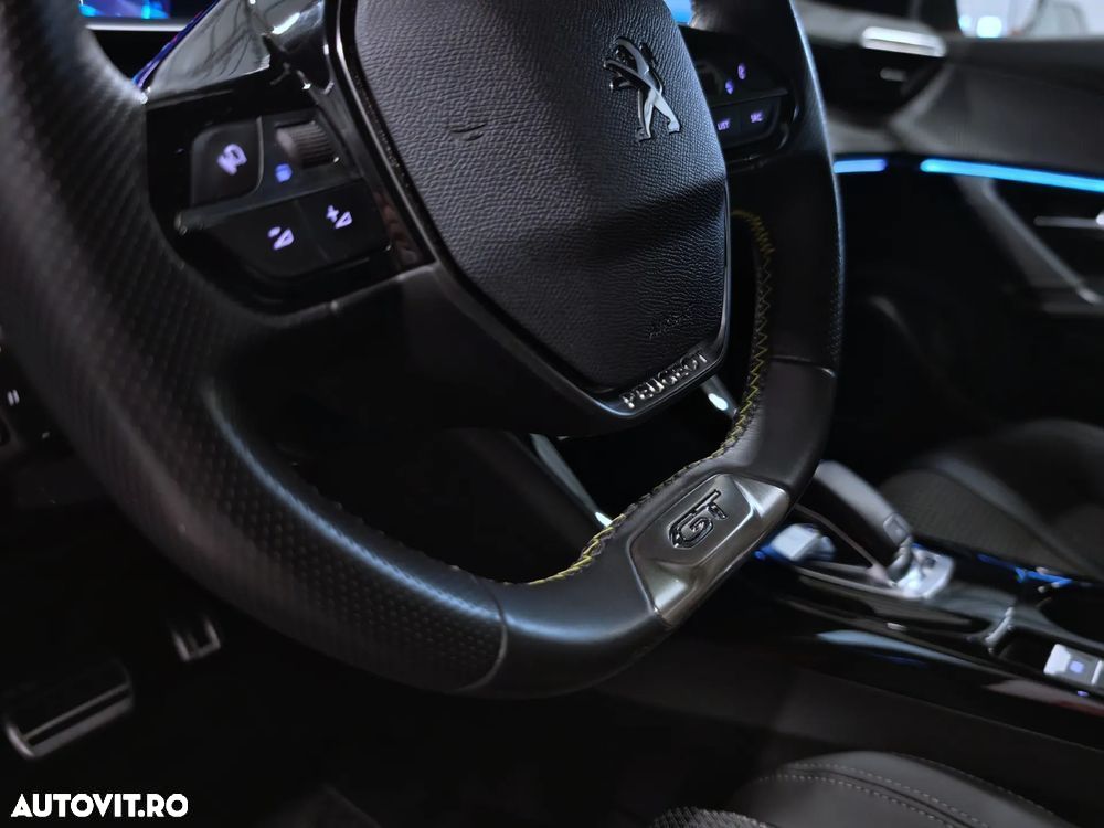 Peugeot 2008 PureTech 130 EAT8 GT - 16