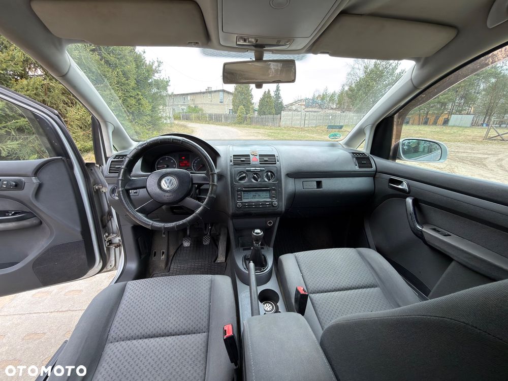 Volkswagen Touran - 10
