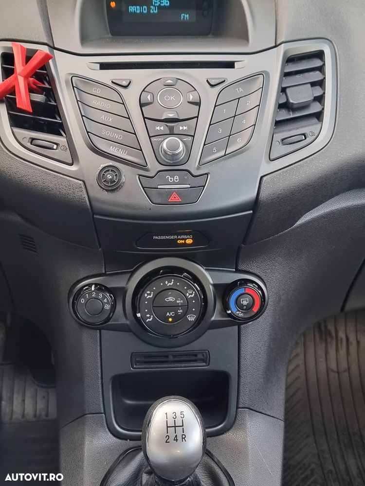 Ford Fiesta - 25