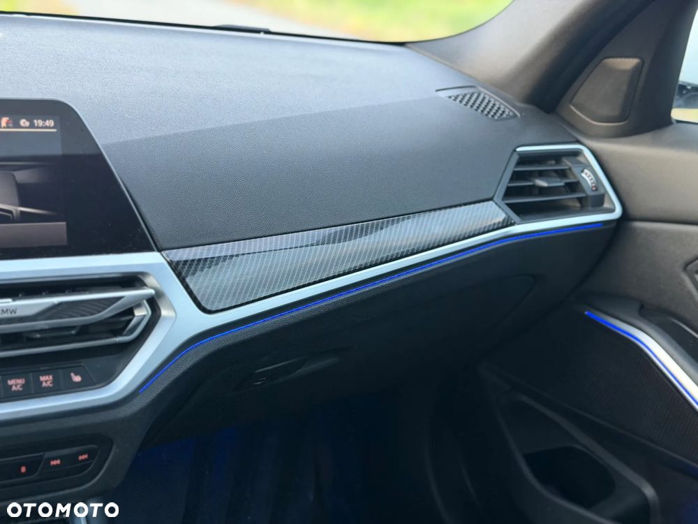 BMW Seria 3 330i Sport Line - 15