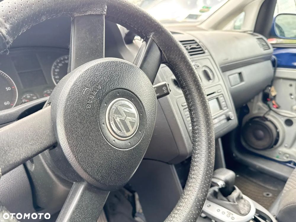 Volkswagen Touran  1.6TDI 2011r kod silnika CAYC Kod lakieru LR5T  Kod skrzyni NKA - 15