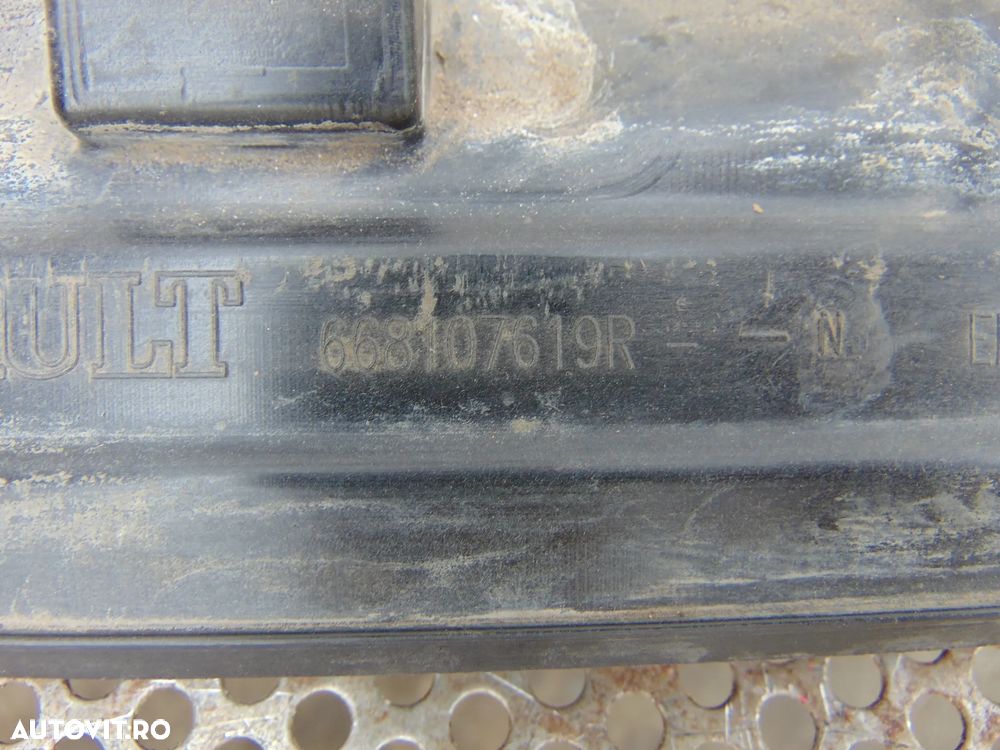 Capac parbriz fata Renault Megane 4 an 2016-2023 cod 668107619r Talisman ornament fata parbriz grila - 3