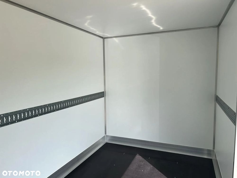 Volkswagen Crafter KONTENER+WINDA/AUTOMAT/35 Podwozie z pojedynczą kabiną 2,0 l 163 KM manual r. o.: 4490 mm - 11