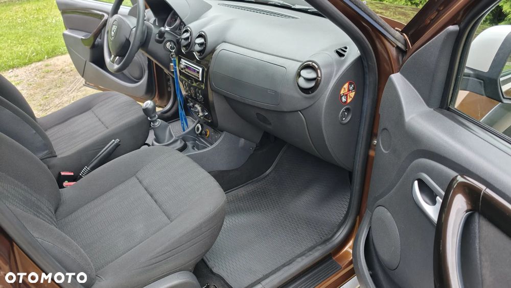 Dacia Duster 1.6 Laureate 4x4 - 11